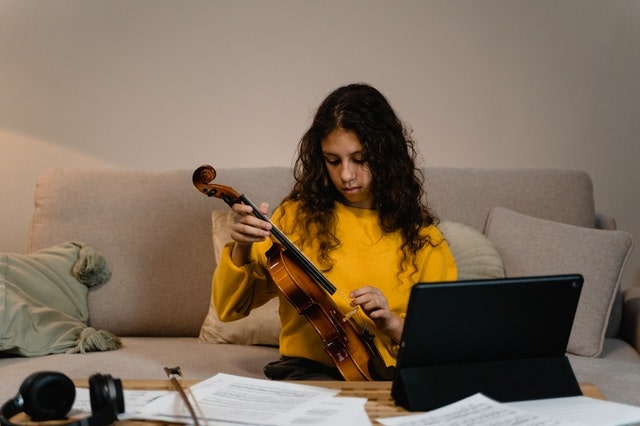 violin student learning online