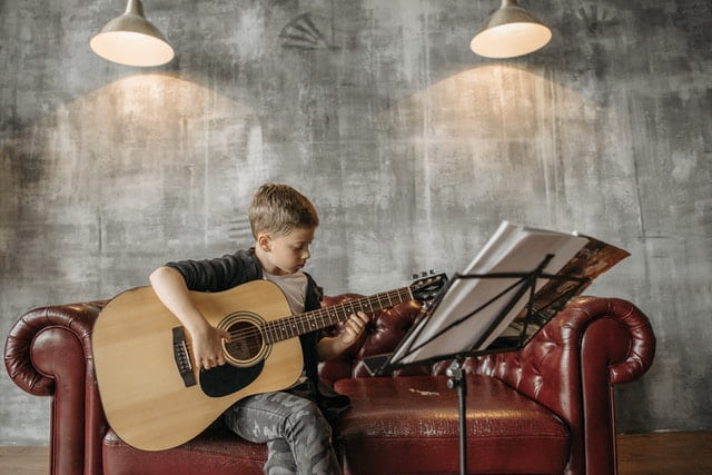 guitar lessons for children in palmers green, enfield, n13 from £14 per lesson
