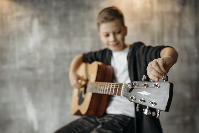 guitar lessons for children in hendon, barnet, nw4 from £14 per lesson