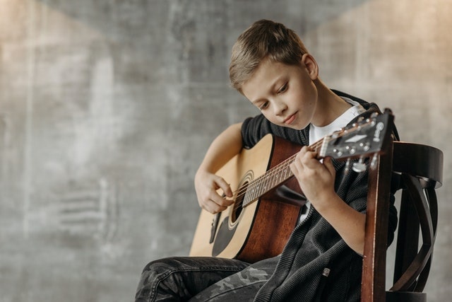 guitar lessons for children in totteridge, barnet, n20 from £14 per lesson